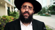 
	Leon Klein, a Spanish-speaking film actor, took 3 Rabbis, Rabbi Chay Amar of Chabad of Golden Beach, FL, Rabbi Yossi Srugo - of Chabad Aventura, FL / Mohel, Rabbi Yossi Smierc of K Space center, to the streets of Miami to explain what is Rosh Hashana.