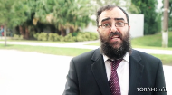 
	Leon Klein, a Spanish-speaking film actor, took 2 Rabbis, Rabbi Yossi Srugo - of Chabad Aventura, FL / Mohel and Rabbi Velvel Lipsker of the Rabbinical College of Greater Miami, , to the streets of Miami to explain what is Sukkot.