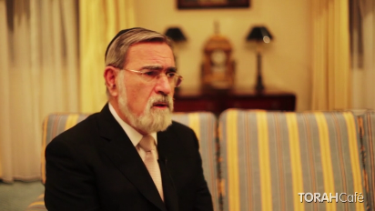 
	3 minutes of inspiration.

	When does the "Bread of Affliction" become the "Bread of Freedom"? Rabbi Jonathan Sacks OB"M gives a eye opening explanation for the opening invitation to the Seder.